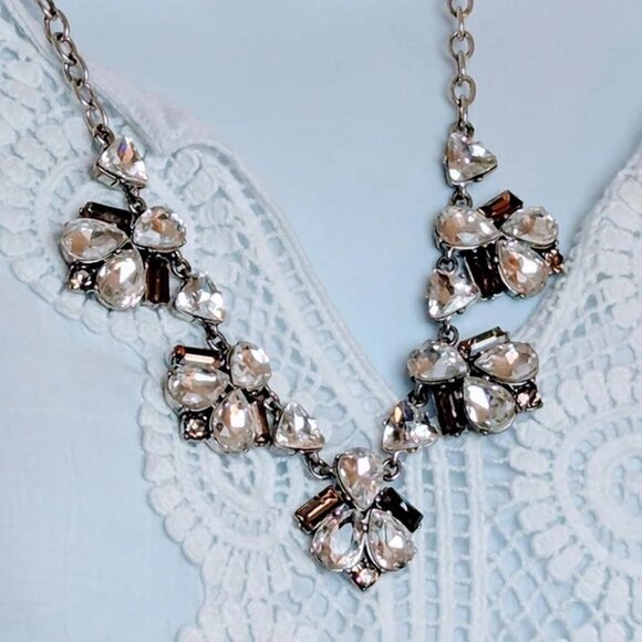 Beautiful Stella & Dot Silver Tone Rhinestone Statement Chain Necklace - Picture 3 of 4